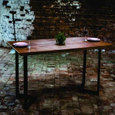Imagem de Mesa de jantar tampo de madeira com pés triangulares para dentro