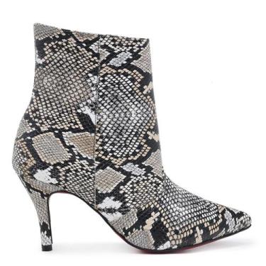 Imagem de Bota VL Cano Médio Animal Print Cobra Salto Fino 8cm - Vitória Lugo, E