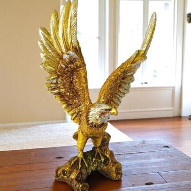 Imagem de Estátua de Luxo Águia Dourada em Resina – Decoração Elegante para Sala, Escritório, Estante ou Mesa
