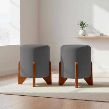 Imagem de Kit 2 Puffs Decorativos Eloah Redondo Assento Extra para Sala Quarto Suede Cores Pufe com Pés de Madeira