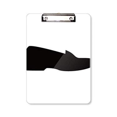 Imagem de Sapato masculino de couro preto padrão silhueta prancheta pasta bloco de escrita placa de suporte A4
