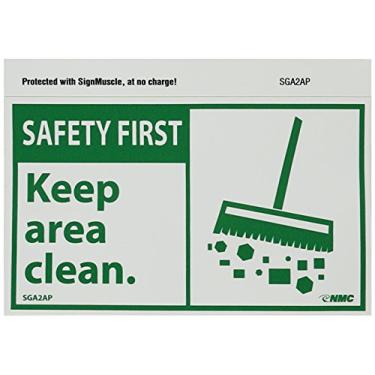Imagem de NMC Placa SGA2AP OSHA, legenda "SAFETY FIRST - Mantenha a área limpa." com gráfico, 12,7 cm de comprimento x 7,6 cm de altura, vinil sensível à pressão, verde sobre branco (pacote com 5)