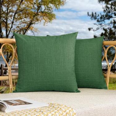 Imagem de Kevin Textile Pacote com 2 capas de travesseiro impermeáveis para ambientes externos, almofadas decorativas quadriculadas, fronhas para pátio, barraca, jardim, sofá-cama, sofá, 40,6 x 40,6 cm, verde