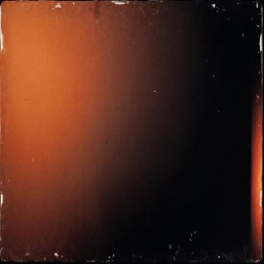 Imagem de Quadro Decorativo Vintage Film Frame emoldurado com detalhes de grão e luz - Arte para Cinema e Nostalgia 30x30cm