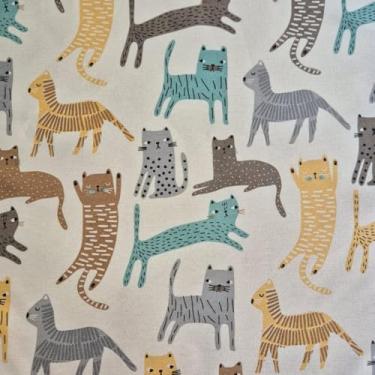 Imagem de Cama para Cachorro Ortopédica Impermeável M e G | Caminha Pet Box com Espuma D23, Base de Madeira e Capa Lavável(ONCINHA,_Média)