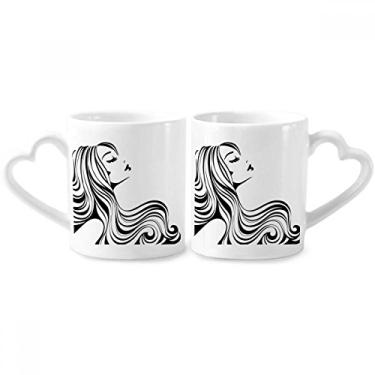 Imagem de Lindo conjunto de canecas de porcelana para casal longo encaracolado de cabelo feminino com alça de coração