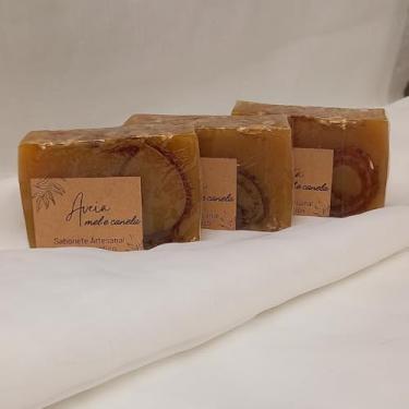 Imagem de Kit com 3 Sabonetes Artesanais Naturais Aveia, Mel e Canela com Óleo Essencial de Alecrim. Fitocosmético Terapêutico, Hipoalergênico, Hidratante, Purificante e Revitalizante. 3 Unidades.