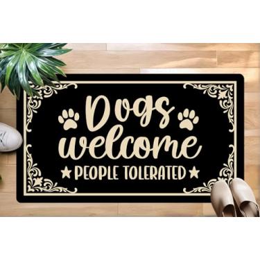 Imagem de Oujilidemat Tapete de porta Tolerado Dogs Welcome People - Capacho engraçado para porta da frente, tapete de boas-vindas antiderrapante para ambientes internos e externos, tapete de varanda com tema