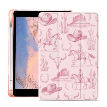 Imagem de AdorableWhimsy Capa fofa Cowboys para iPad Pro de 13 polegadas M4 (2024) 7ª geração estética vaqueiras capa protetora com suporte de três dobras couro rosa macio com suporte para lápis