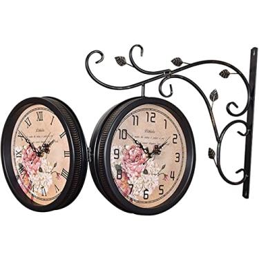 Imagem de QLDFX Relógio de parede artístico relógio de parede dupla face, relógio rústico com numerais, rotação de 360 graus, design antigo, relógios ao ar livre, para decoração de pendurar ao ar livre