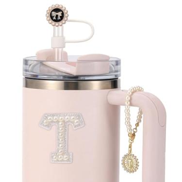 Imagem de 3 peças Stanley Cup Accessories - Capa de canudo para copo de 30 e 1,134 g, topo de palha de 10 mm, corrente de pingentes iniciais de silicone para decoração de alça e adesivo de letras - T