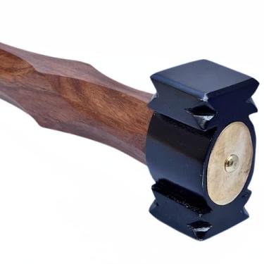 Imagem de Martelo de metal polido preto feito à mão com placa de latão – Martelo cruzado de face quadrada com cabo de madeira para perfuração, trabalho de precisão e construção