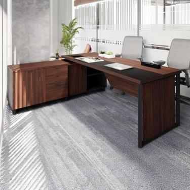 Imagem de Mesa de Escritório Executiva com Armário Lateral e Caixa de Tomadas 3 