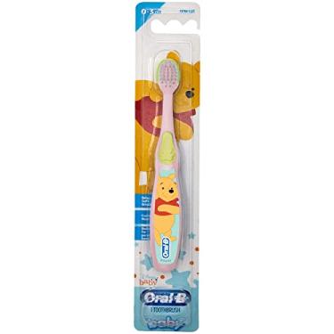 Imagem de Oral-B Escova de dentes manual para bebês, personagens Pooh, 0-3 anos, extra macia (os personagens variam) – 1 unidade