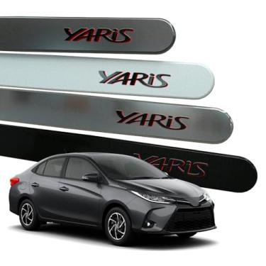 Imagem de Friso Lateral para Yaris Hatch Sedan 2018 a 2025 Grafia Vermelho Alto Relevo Red Line (REDONDO, CINZA GRANITO)