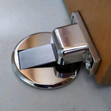 Imagem de Prendedor de Porta Magnético Slim Cromado - Amortecedor para Portas, Anti-Ruído e Proteção de Paredes(1 pc)