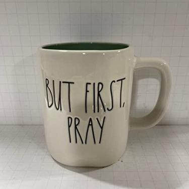 Imagem de Caneca Rae Dunn BUT FIRST PRAY - Cerâmica - Lavável na lava-louças e no micro-ondas