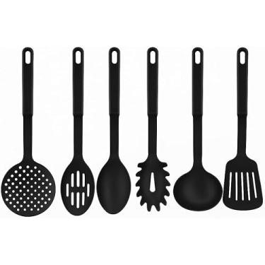 Imagem de Kit 6 Utensílios de Cozinha - Colher, Concha, Escumadeira, Espátula, Pegadores - Não arranha ou danifica suas panelas.