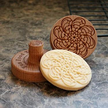 Imagem de Fun Food Tools, Carimbo de biscoito de madeira, 6 cm (2,5 polegadas) (Milan Duomo CS-057)