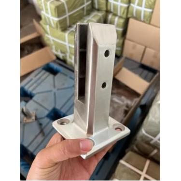 Imagem de Suporte De Poste De Balaustrada De Vidro Spigot, Taxa De Piscina 304 Braçadeira De Corrimão Preto De Aço Inoxidável Para Deck De Jardim Balco Corrimão De Escada, Braçadeira De Piso De Vidro