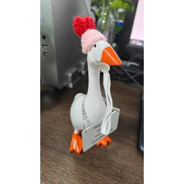 Imagem de Vittqsuier Conjunto magnético de porta-chaves de estátua de ganso de 17 cm com 2 cartões de apoio emocional, 4 chapéus de tricô perfeitos como presentes de inauguração de casa, organizador engraçado