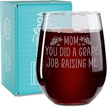 Imagem de On The Rox Drinks Wine Gifts for Mom- 482 g "Mom, You Did A Grape Job Raising Me" taça de vinho sem haste gravada - engraçado exclusivo, presente de dia das mães para mães, madrastas e mães bônus