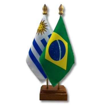 Imagem de Bandeira de Mesa Elegance Brasil e Uruguai, Decorativa, Dupla Face, Multicolorido, 19x13cm, Base Madeira, para Escritório e Eventos