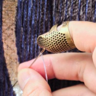 Imagem de 2 peças de protetor de dedo de metal ajustável bronze para bordados, bordados, acolchoados, projetos de artesanato DIY