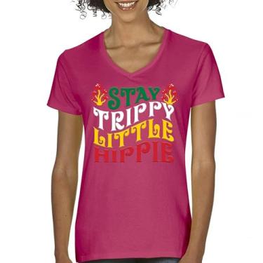 Imagem de Camiseta feminina Stay Trippy Little Hippie Puff com decote em V Hippies Vintage Peace Love Happiness Retro 70s Cogumelos, Rosa choque, M