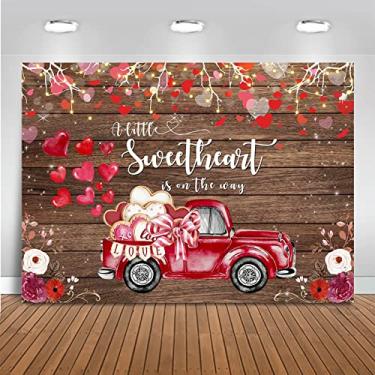 Imagem de Mocsicka Fundo para chá de bebê de Dia dos Namorados A Little Sweetheart is on The Way Decorações para festa de chá de bebê Vermelho Caminhão de amor rústico Madeira Dia dos Namorados Banner de mesa de bolo (2,1 x 1,5 m (82 x 60 polegadas))