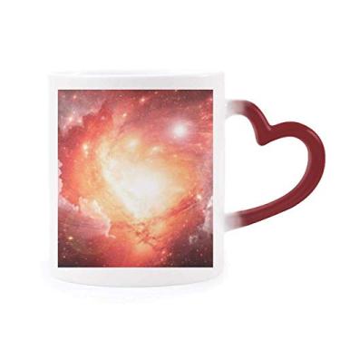 Imagem de Linda caneca sensível ao calor com estampa de nebulosa rosa galáxia muda de cor vermelha