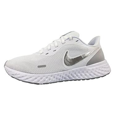 Imagem de Nike Tênis de corrida feminino Revolution 5, Branco/Cinza lobo - platina pura, 6 Regular US