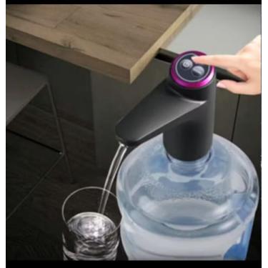 Imagem de Bomba Elétrica para Galão de Água, Dispensador Automático com Botão de Toque, Cor Preta, Universal para Garrafões de 10L e 20L. Tenha Praticidade no seu Dia a Dia, Bonito e Moderno