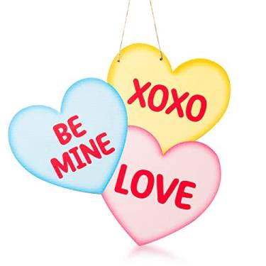 Imagem de Haooryx Placa de madeira para pendurar em formato de coração de doces de dia dos namorados placa de porta em forma de coração com corda para pendurar na porta da frente de parede, varanda de madeira, suprimentos para decoração de festa dos namorados