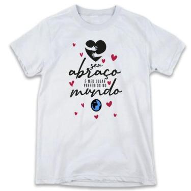 Imagem de 1 Camiseta Dia dos Namorados Seu Abraço é o meu Lugar Preferido no Mun