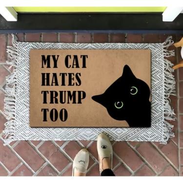 Imagem de ZHAOFLY Capacho engraçado de boas-vindas para tapete de porta da frente, tapetes de presente para decoração de casa de entrada (60 cm x 39,6 cm) (Meus gatos odeiam Trump Too espiando gato preto)