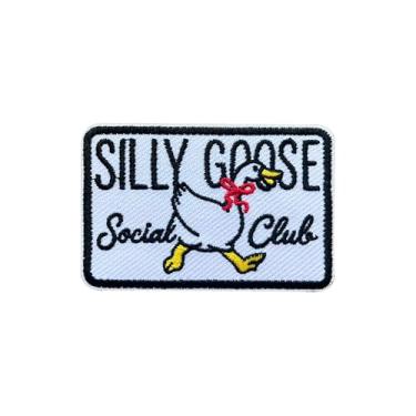 Imagem de Roiseposie Silly Goose Social Club Patch, ganso engraçado com laço, 7,6 cm passar/costurar em tecido bordado cotteque adesivos para roupas, mochilas, chapéu, jeans, adesivos bordados para meninos e