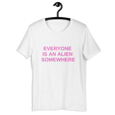 Imagem de Camiseta Blusa Tshirt Feminina - Everyone Is An Alien Somewhere