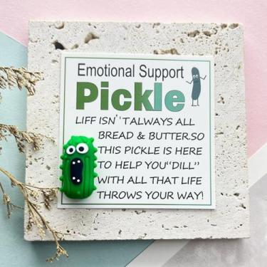 Imagem de Cartão de abraço de bolso Screaming Pickle - com boneco de resina gritando - decoração bem-humorada de 7 x 2,6 cm | Life Isn't All Bread & Butter Quote Stand-Up Desk Buddy para escritório