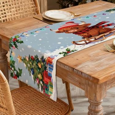 Imagem de Caminho de mesa de Natal 33 x 91 cm - Decoração de mesa de jantar de cozinha de inverno para decoração de casa, vaca bonita impressa em trenó com árvore, presentes e luzes para decoração de férias de