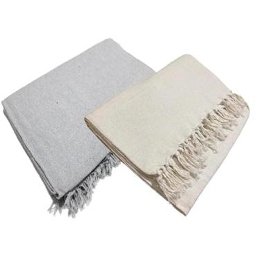 Imagem de Conjunto de mantas extragrandes para sofá (2 peças), dimensões 300 x 180 cm, material de algodão puro, com finalidades decorativas e protetoras. (Cru + Cinza Neblina)