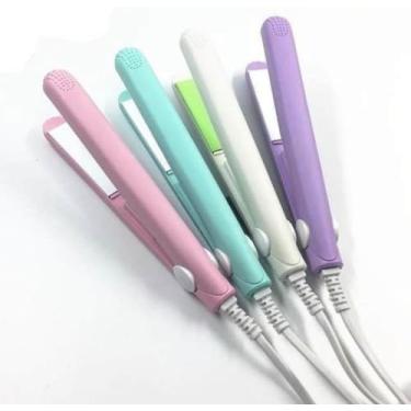 Imagem de Mini Chapinha de Cabelo Portátil Bivolt (17cm) | Prancha Alisadora e Modeladora de Cachos | Aquecimento Rápido 160°C | Ideal para Franjas e Viagem | Acompanha Case