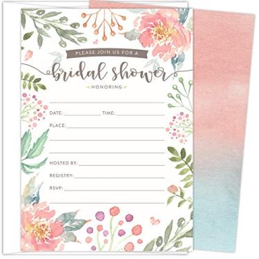 Imagem de Convites de chá de panela para noivas da Koko Paper Co Conjunto de 25 cartões de preenchimento e envelopes brancos. Design floral rosa claro e verde. Impresso em cartão pesado.