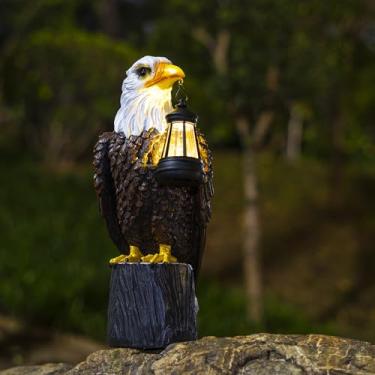 Imagem de HSLILIMING Estátua de Águia Americana Americana com Luz Solar, Decoração de Estátua de Jardim de Águia Americana Grande Ao Ar Livre, Presentes de Águia Americana para Homens, Arte (Grande, Branco)