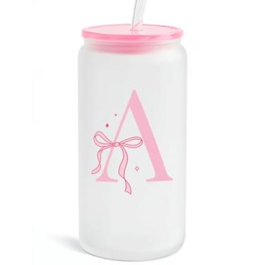 Imagem de SANDJEST Copo de vidro monograma com tampa de acrílico e canudo, copo de café gelado fosco personalizado 473 ml, monograma presentes iniciais para mulheres meninas no aniversário (A)