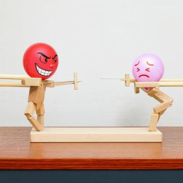 Imagem de Mystoneer Batalha de homem de bambu com balão, fantoches de madeira feitos à mão, arena de robôs de batalha de madeira, robôs de batalha para meninos de 8 a 12 anos, presente ideal para qualquer