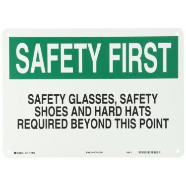Imagem de Brady 42822 35.6 cm Largura x 25.4 cm Altura B-555 Alumínio, Verde e Preto sobre Branco Placa de Desgaste Protetora, Cabeçalho "Safety First", Legenda "Safety Glasses Safety Shoes and Hard Hats