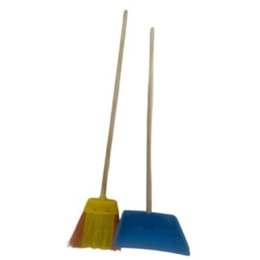 Imagem de Kit de Limpeza Infantil com Vassoura e Rodo, Cabo de Madeira