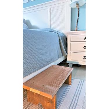 Imagem de Banqueta clássica de madeira recuperada Amish para pés plataforma de porta de pátio, interior e exterior. Natural, rústico, resistente, versátil. Feito à mão nos EUA. 61 x 28 x 20 cm.