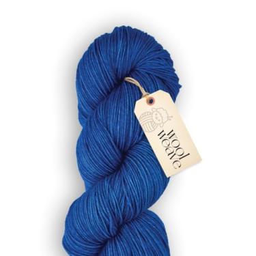 Imagem de Woolweave Fio de peso para dedilhados - fios de meia tingidos à mão, 75% lã de merino extrafina e 25% poliamida, 100 g de novelo, 438 jardas - fio azul leve, macio e durável